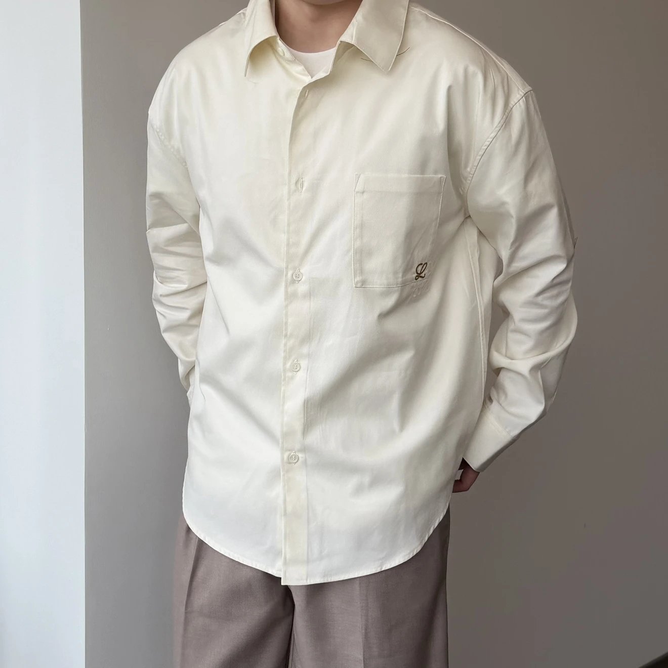 RD-C333 · Embroidered Contrast-Pocket Cotton Shirt showcase view 8