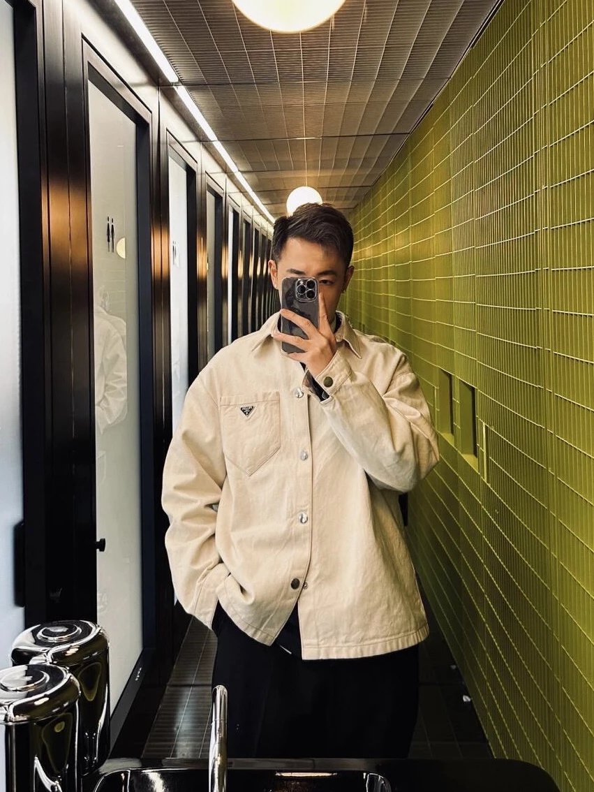 RD-C334 · Triangle-Badge Loose-Fit Shirt showcase view 1