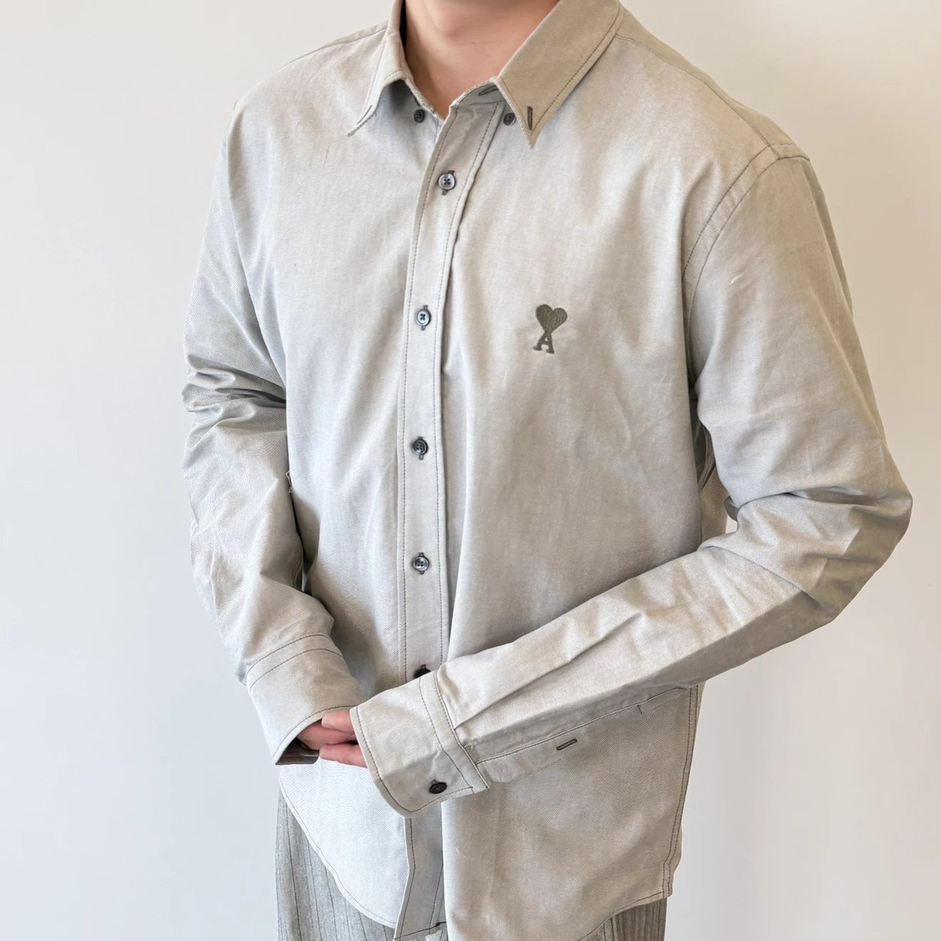 RD-C336 · Heart Embroidered Oxford Shirt showcase view 1