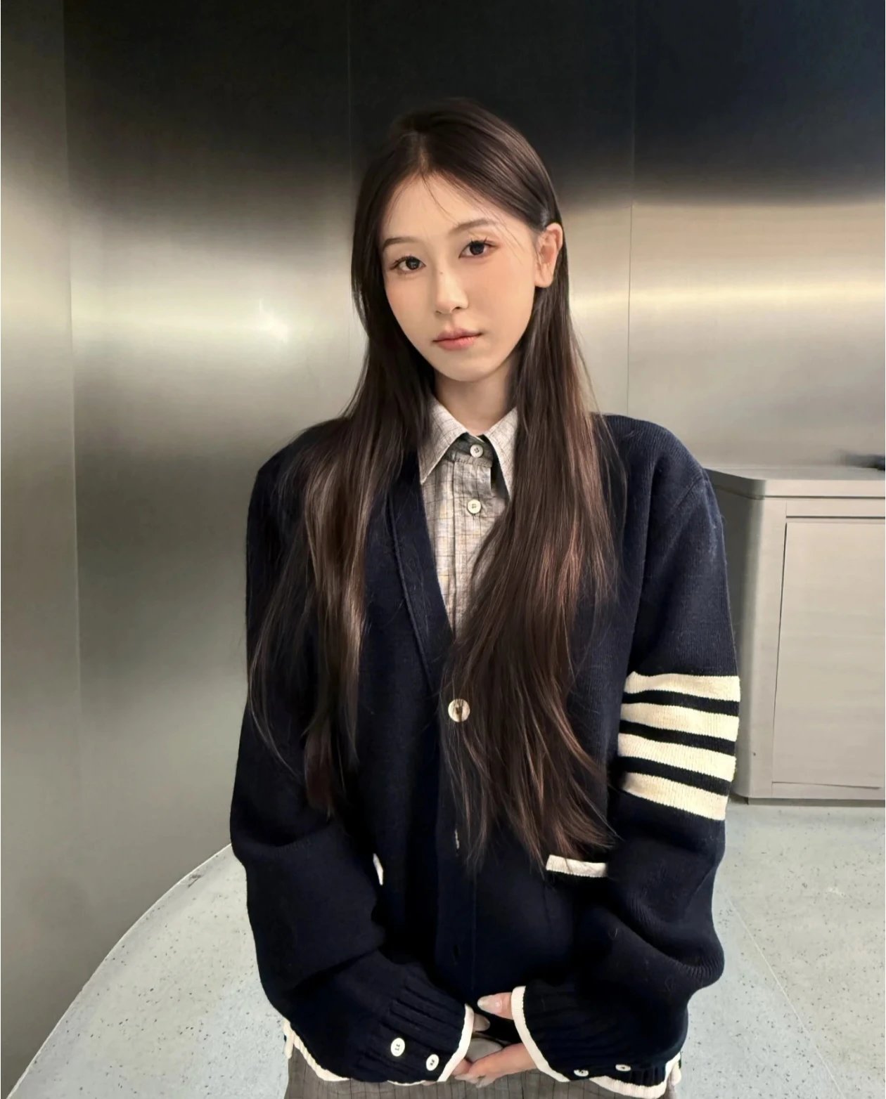 RD-C360 · Navy Striped V-Neck Cardigan showcase view 7