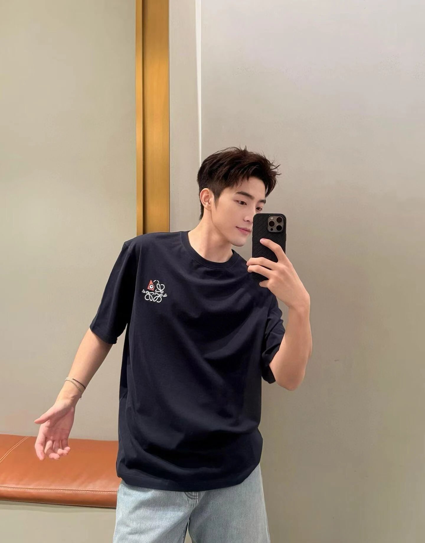 RD-C142 · Cat’s Eye Embroidered Cotton T-Shirt showcase view 7
