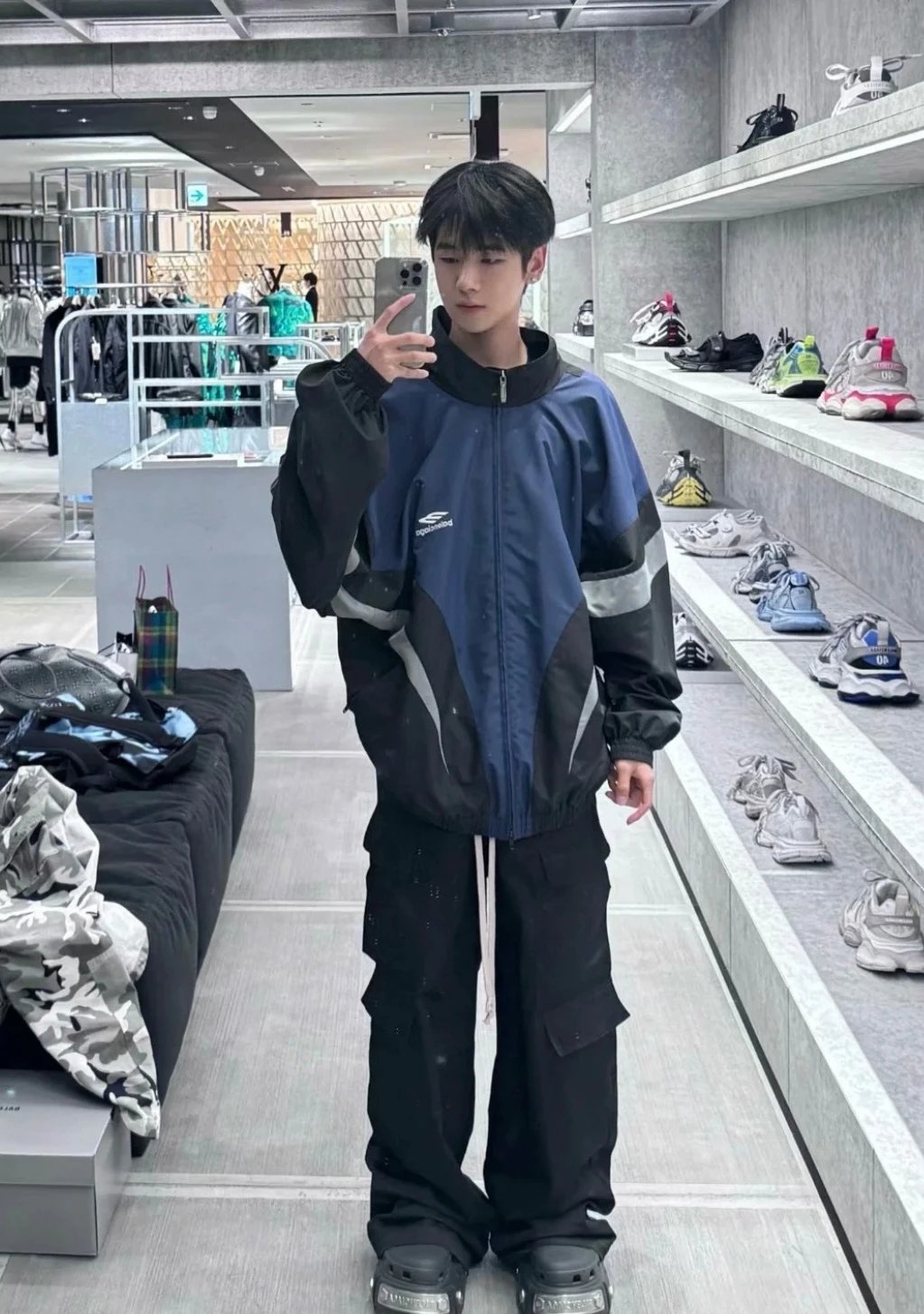 RD-C225 · Three-Color Logo Zip Jacket showcase view 10