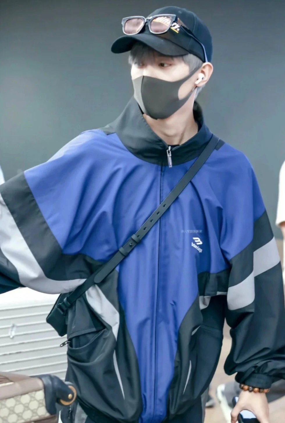 RD-C225 · Three-Color Logo Zip Jacket showcase view 11