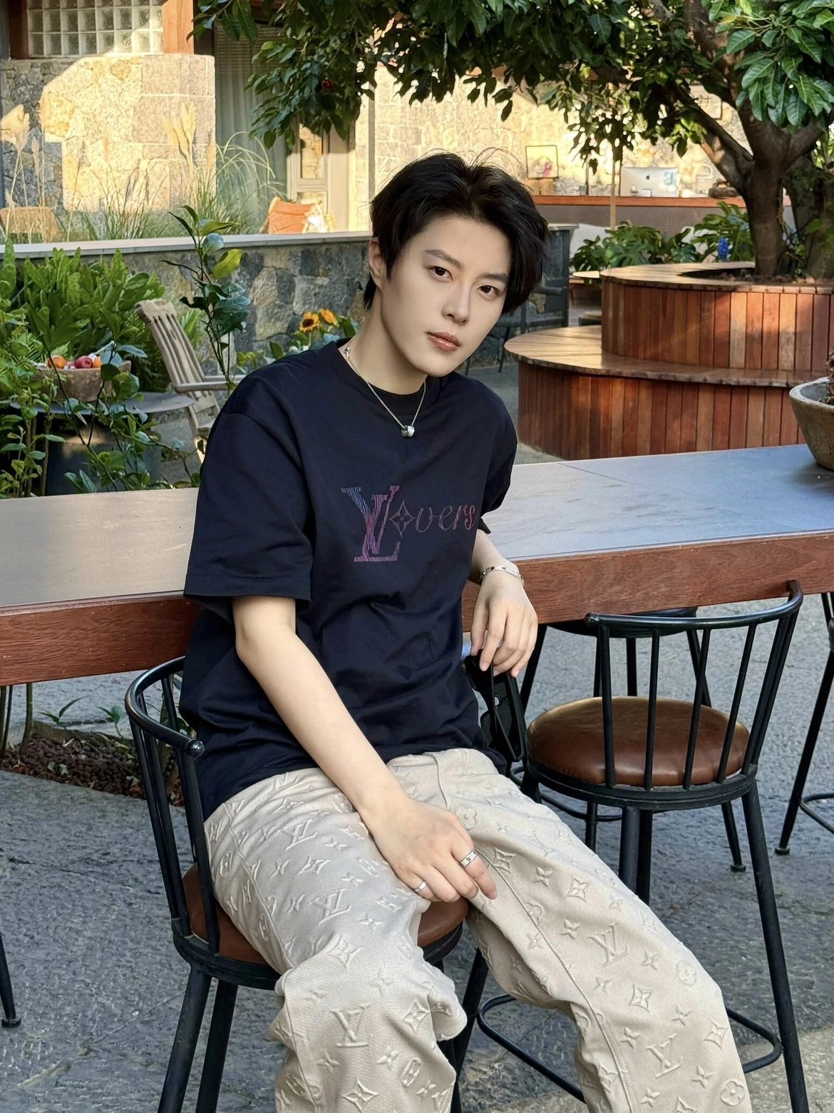 RD-C121 · Two-Tone Gradient Logo Crew-Neck T-Shirt showcase view 7