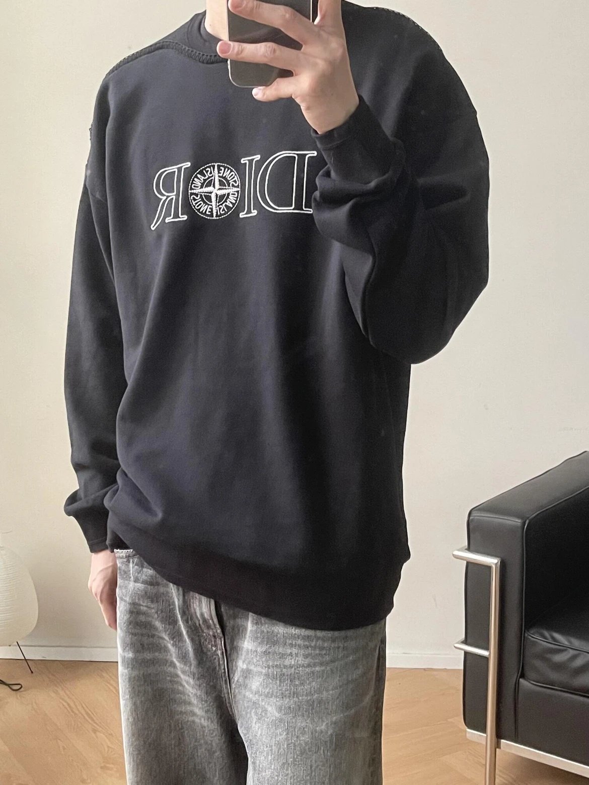 RD-C260 · Embroidered Crewneck Sweatshirt – Black showcase view 4