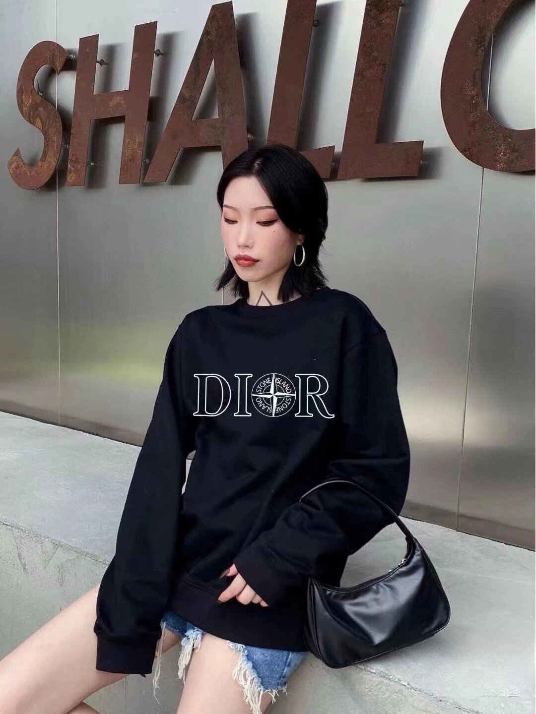 RD-C260 · Embroidered Crewneck Sweatshirt – Black showcase view 7