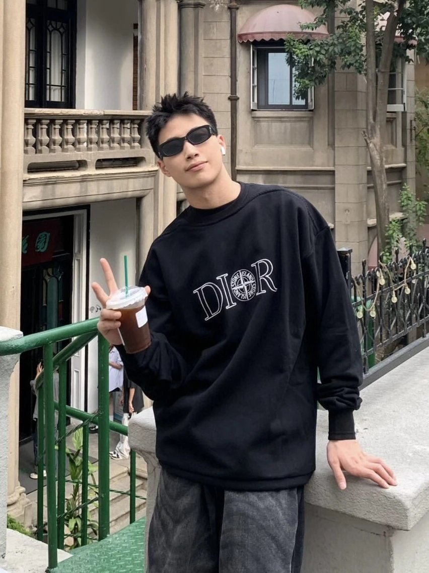 RD-C260 · Embroidered Crewneck Sweatshirt – Black showcase view 8