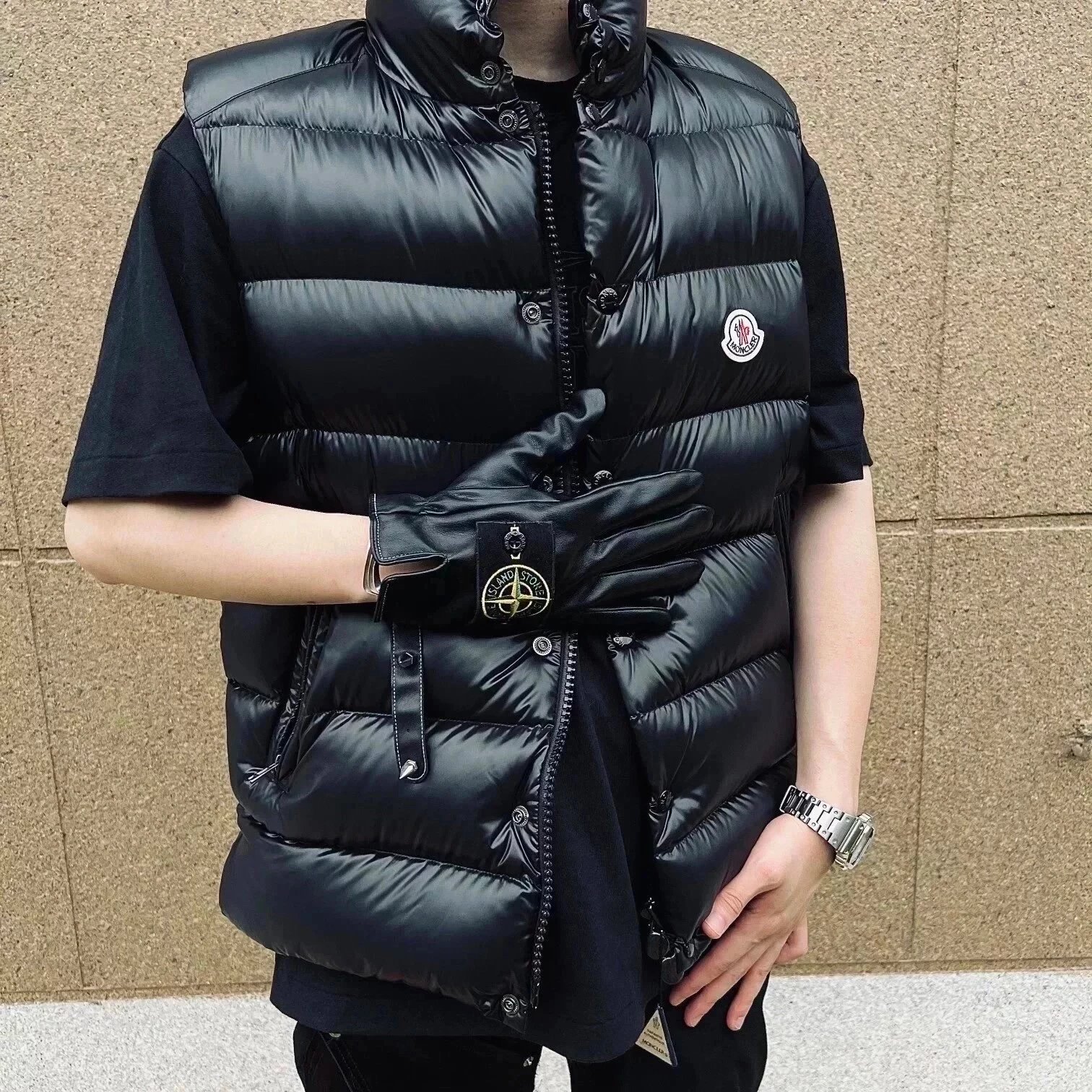 RD-C320 · Hooded and Hoodless Puffer Vest showcase view 1