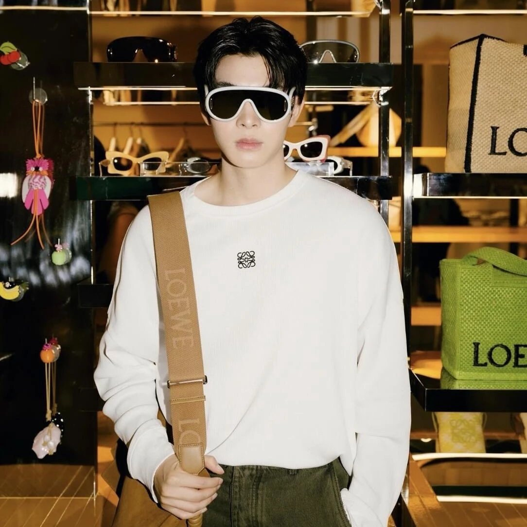 RD-C395 · Anagram Relaxed Long-Sleeve T-Shirt showcase view 1