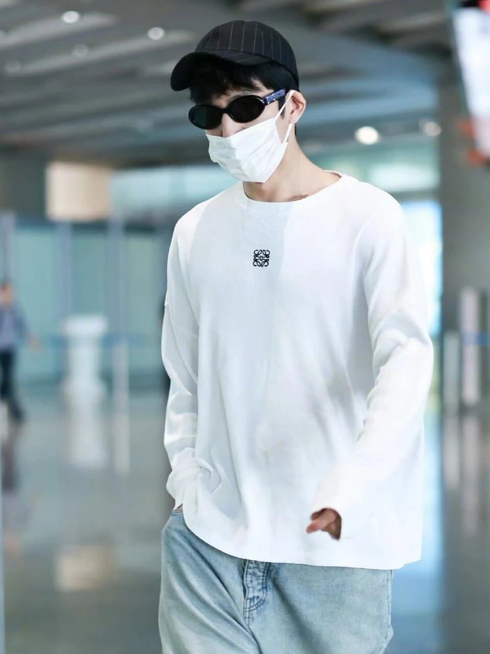 RD-C395 · Anagram Relaxed Long-Sleeve T-Shirt showcase view 2