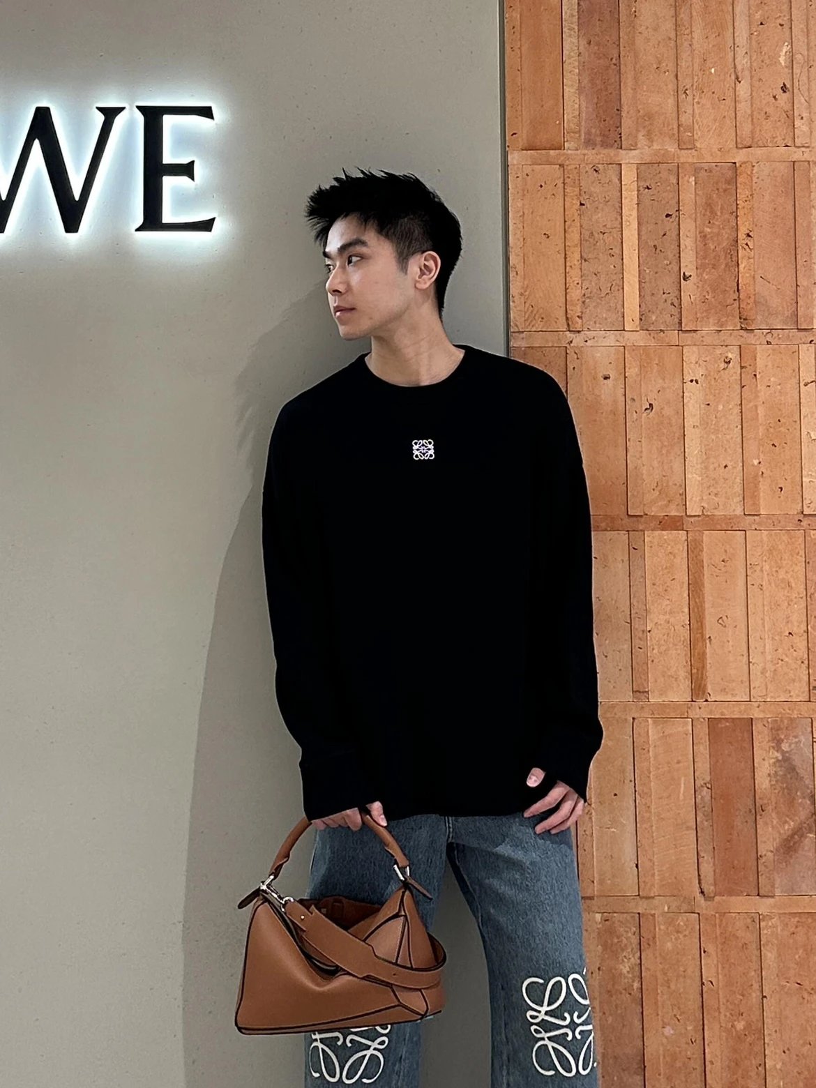 RD-C395 · Anagram Relaxed Long-Sleeve T-Shirt showcase view 4