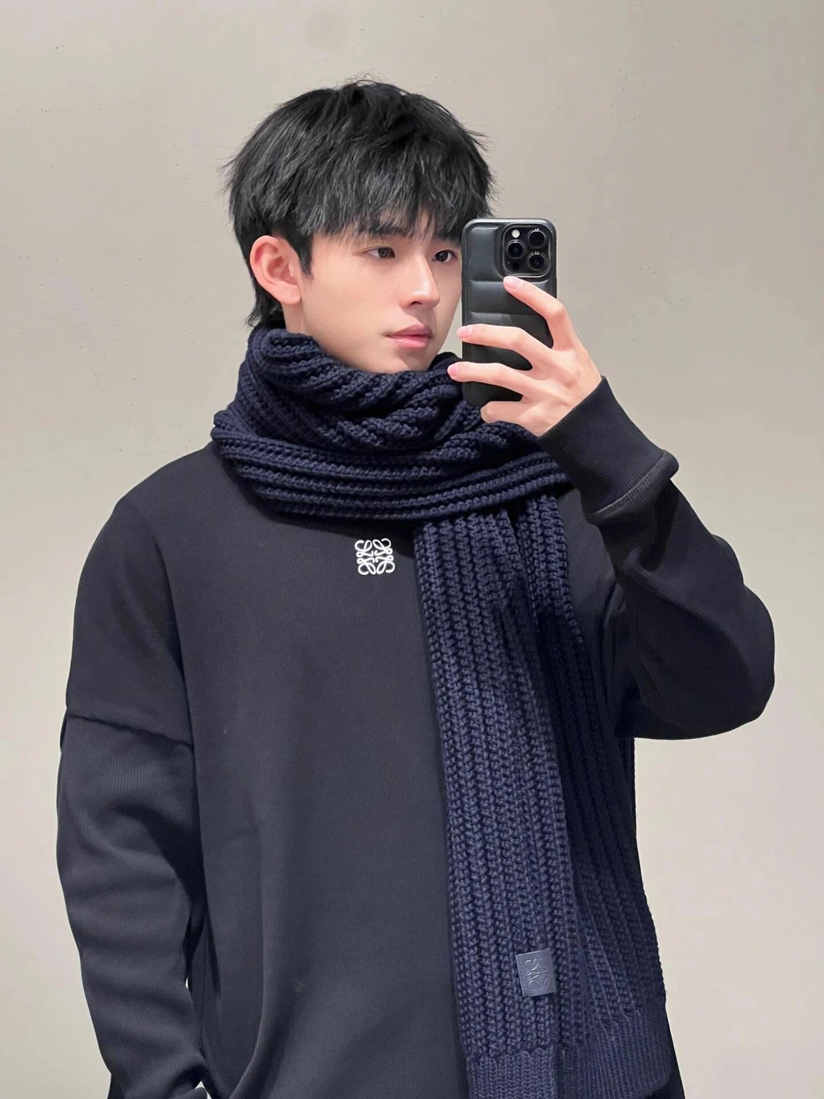 RD-C395 · Anagram Relaxed Long-Sleeve T-Shirt showcase view 5