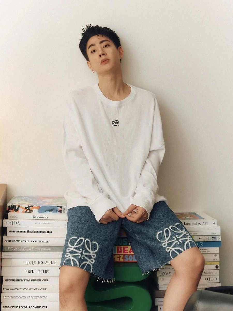 RD-C395 · Anagram Relaxed Long-Sleeve T-Shirt showcase view 7