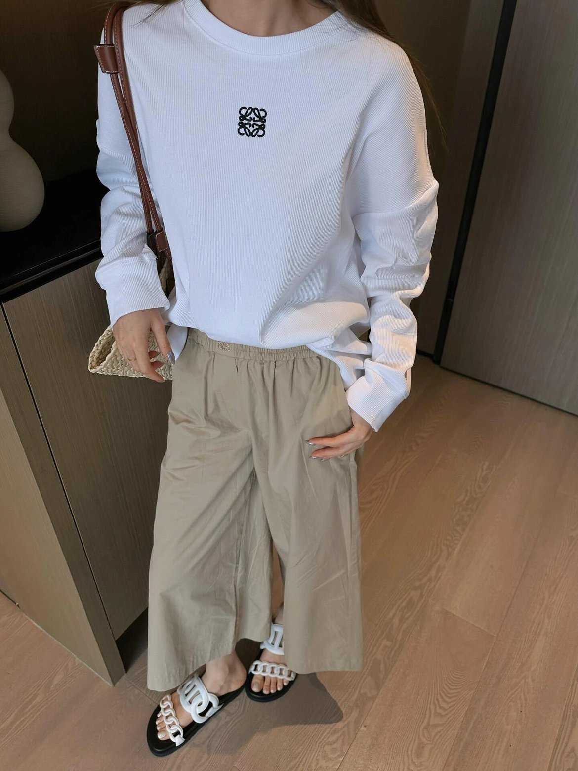 RD-C395 · Anagram Relaxed Long-Sleeve T-Shirt showcase view 8