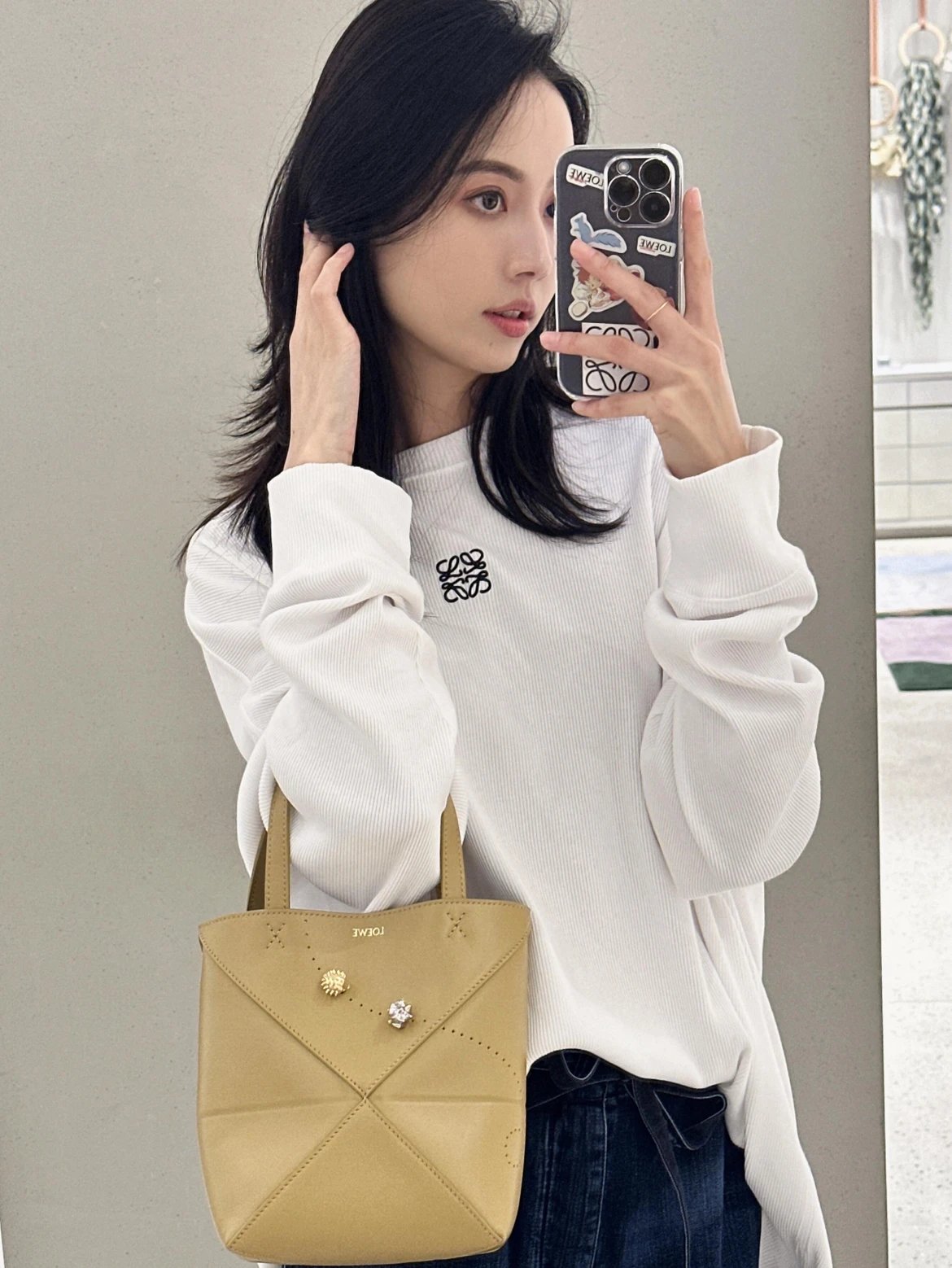 RD-C395 · Anagram Relaxed Long-Sleeve T-Shirt showcase view 9