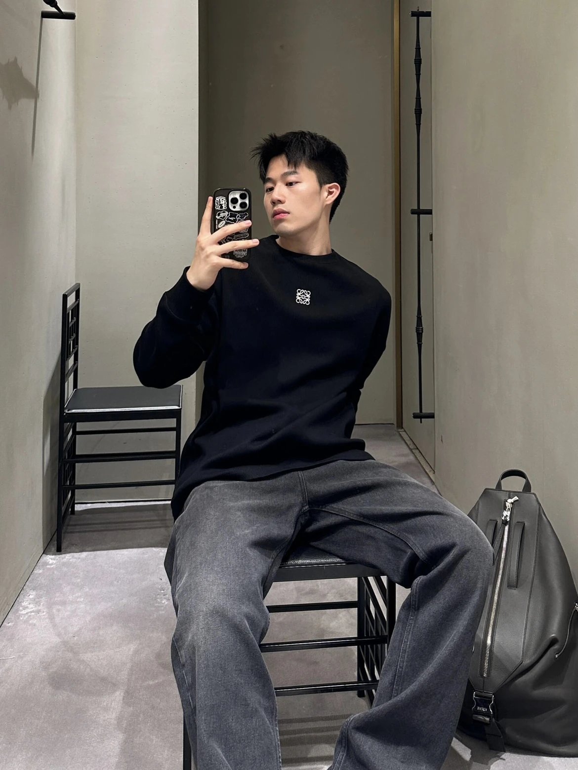 RD-C395 · Anagram Relaxed Long-Sleeve T-Shirt showcase view 11