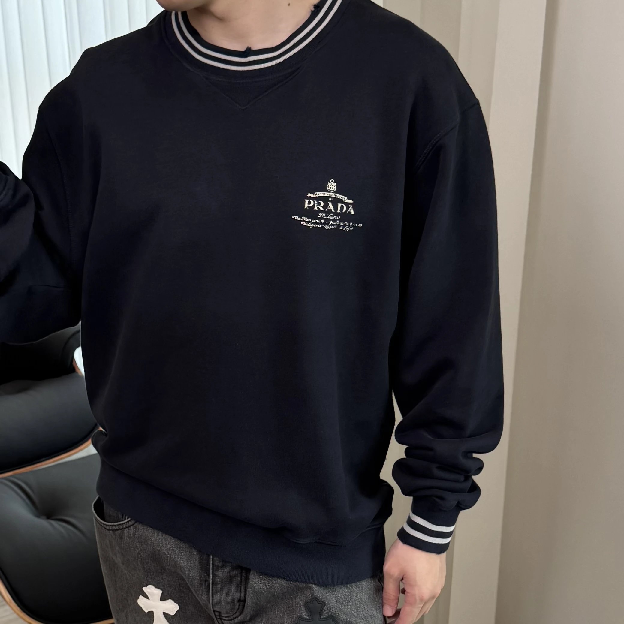 RD-C261 · Washed Black Crewneck Sweatshirt showcase view 4