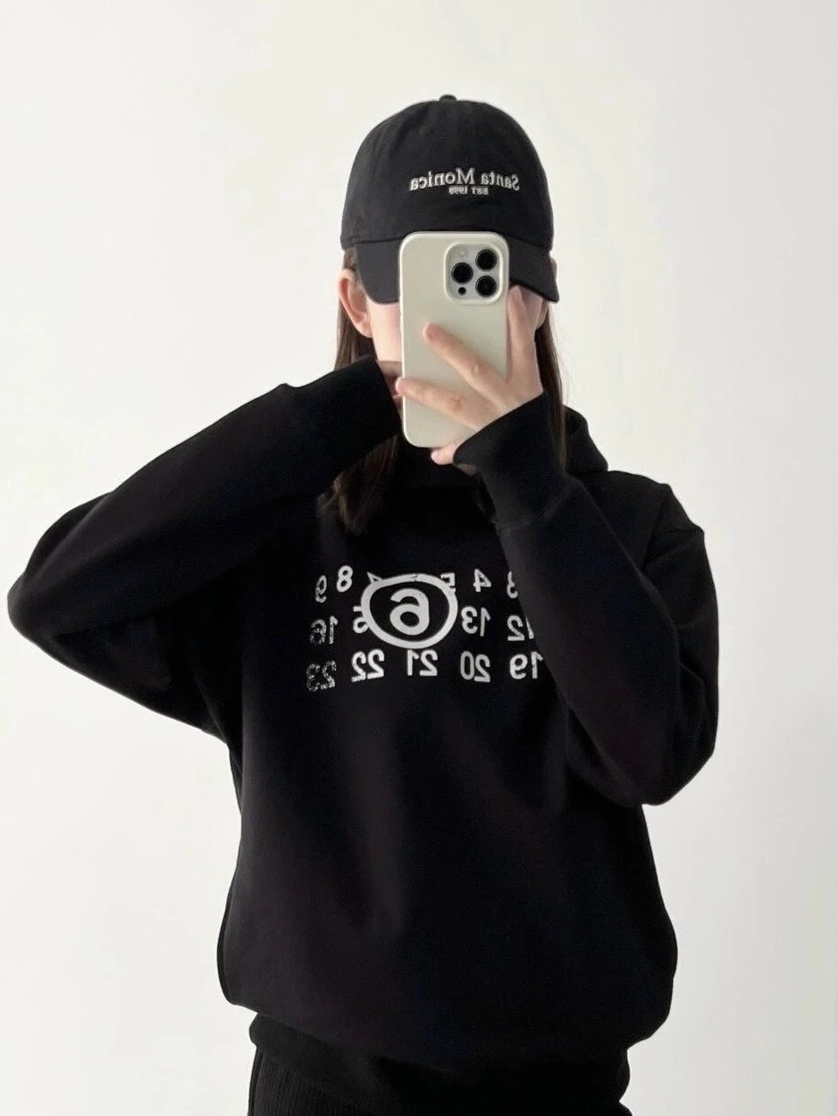 RD-C262 · Number-Graphic Distressed Hoodie showcase view 4