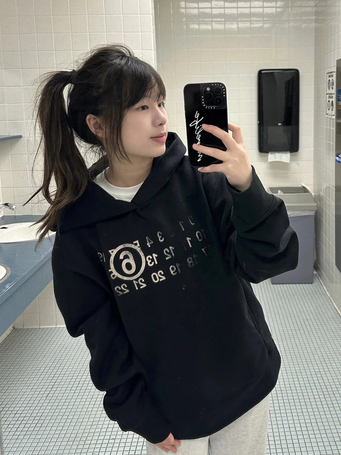 RD-C262 · Number-Graphic Distressed Hoodie showcase view 5