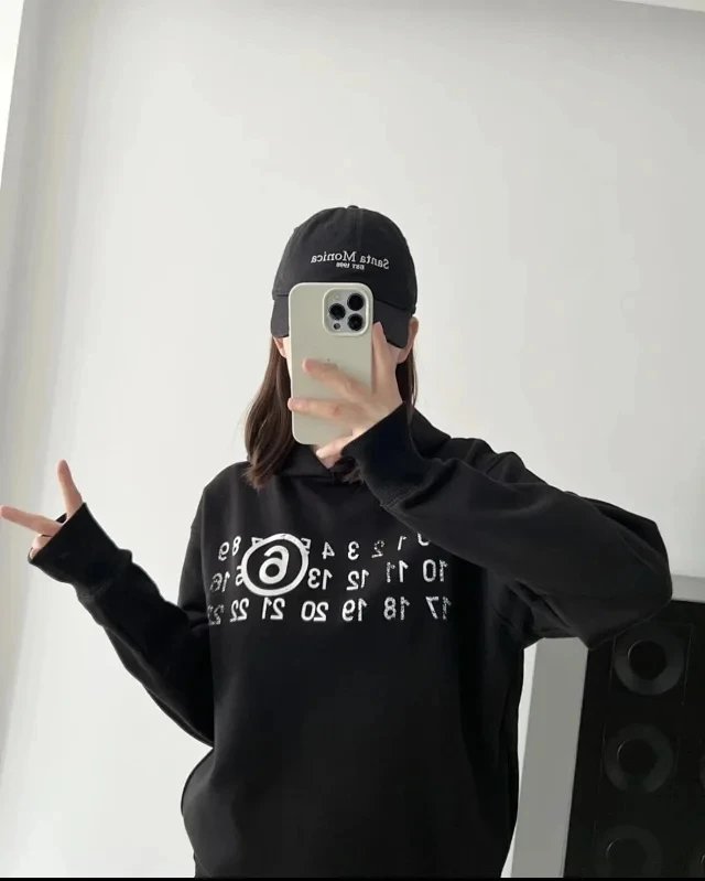 RD-C262 · Number-Graphic Distressed Hoodie showcase view 13