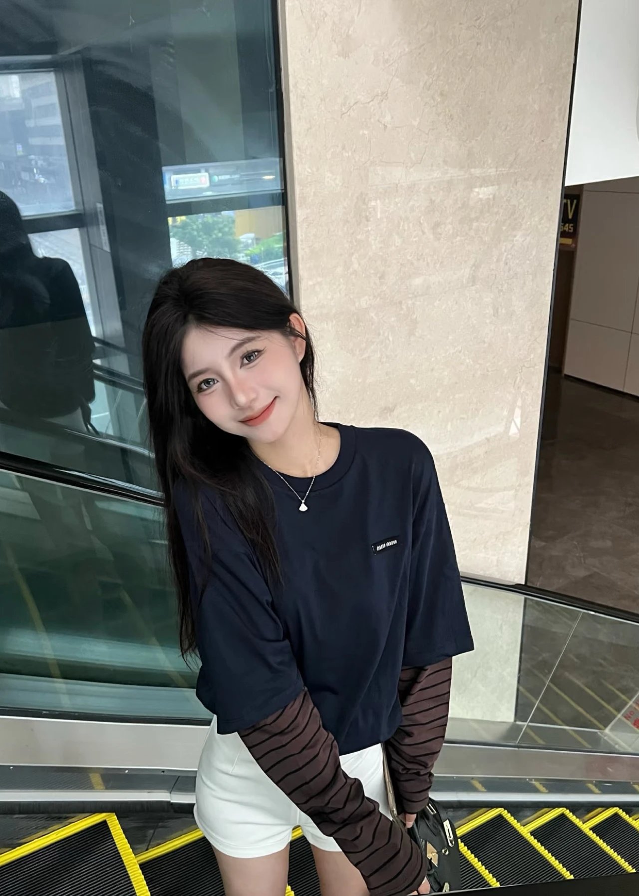 RD-C396 · Layered Striped-Sleeve T-Shirt showcase view 5