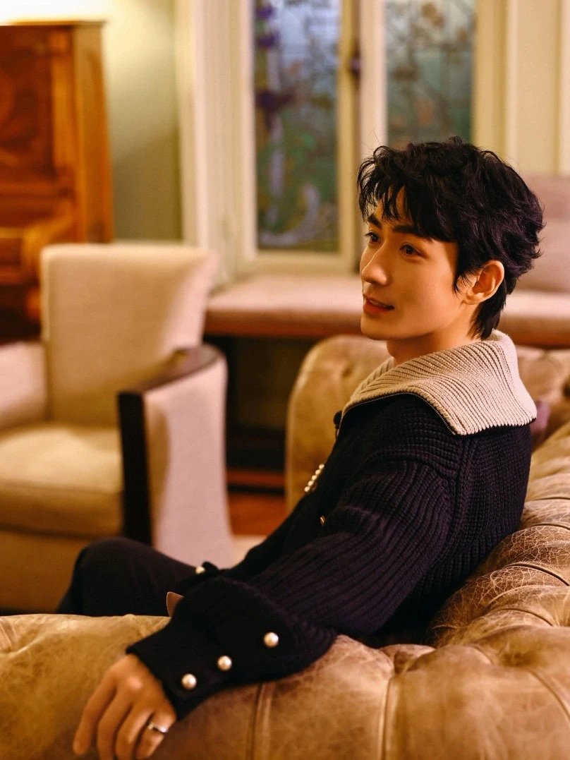RD-C369 · Mercerized Wool Half-Zip Pearl Sweater showcase view 9