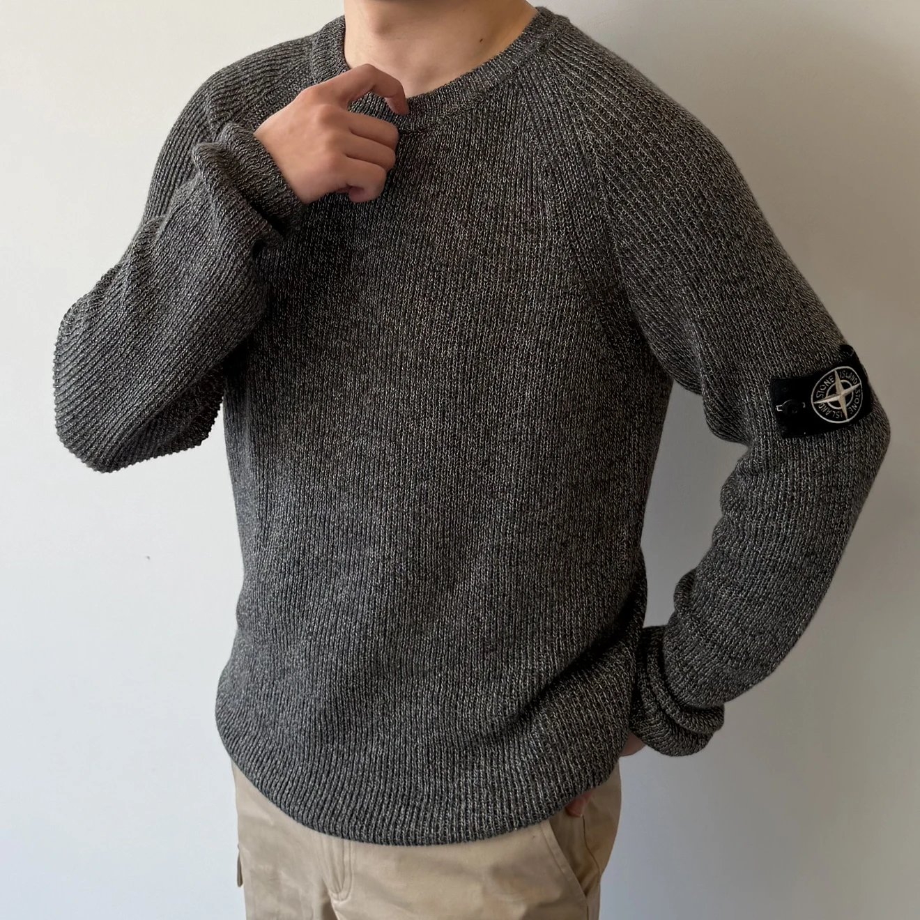 RD-C370 · Reflective Marl Crewneck Sweater showcase view 4