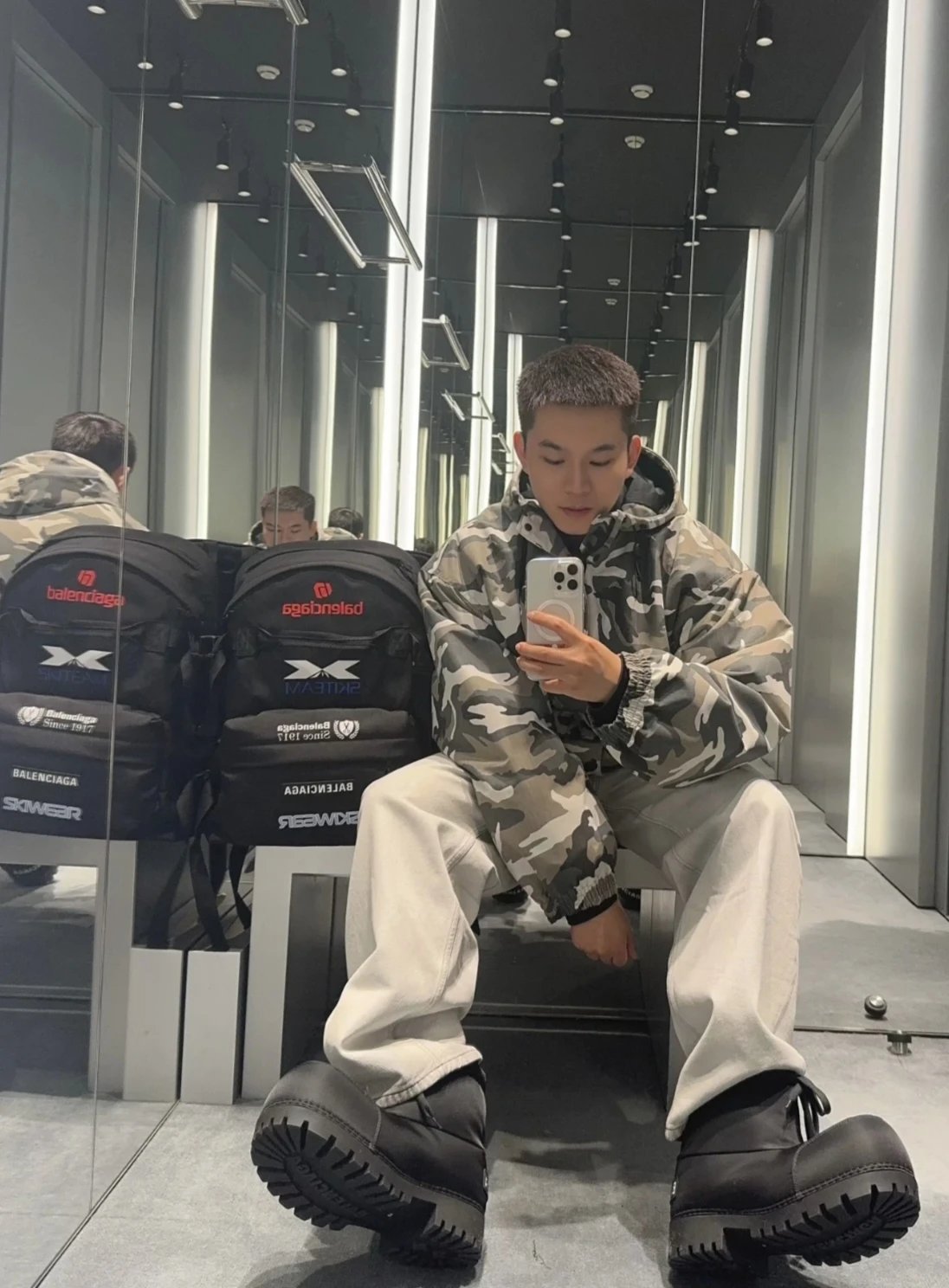 RD-C227 · Camouflage Ski Jacket with Snow Skirt showcase view 10