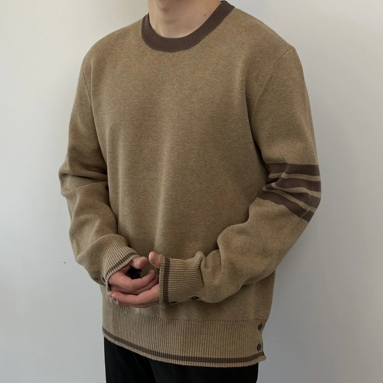 RD-C371 · Contrast-Trim Crewneck Sweater showcase view 1