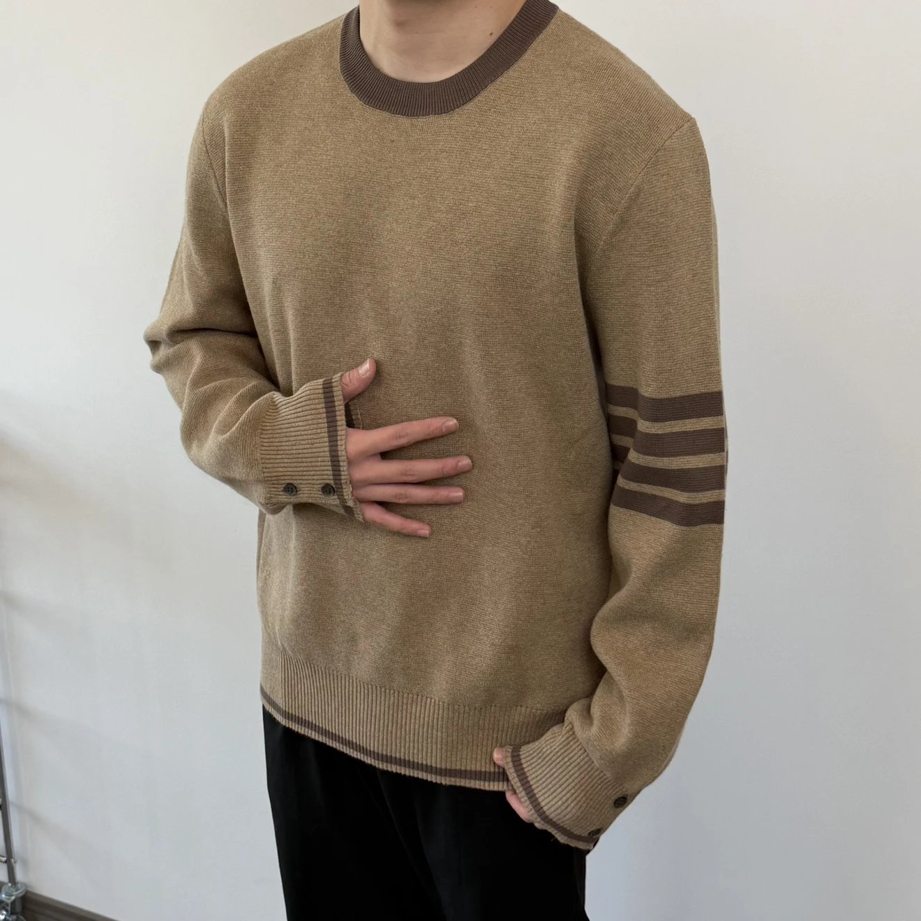 RD-C371 · Contrast-Trim Crewneck Sweater showcase view 4