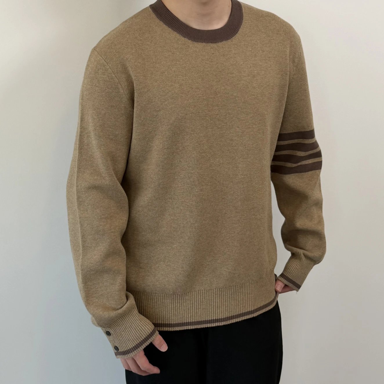 RD-C371 · Contrast-Trim Crewneck Sweater showcase view 5