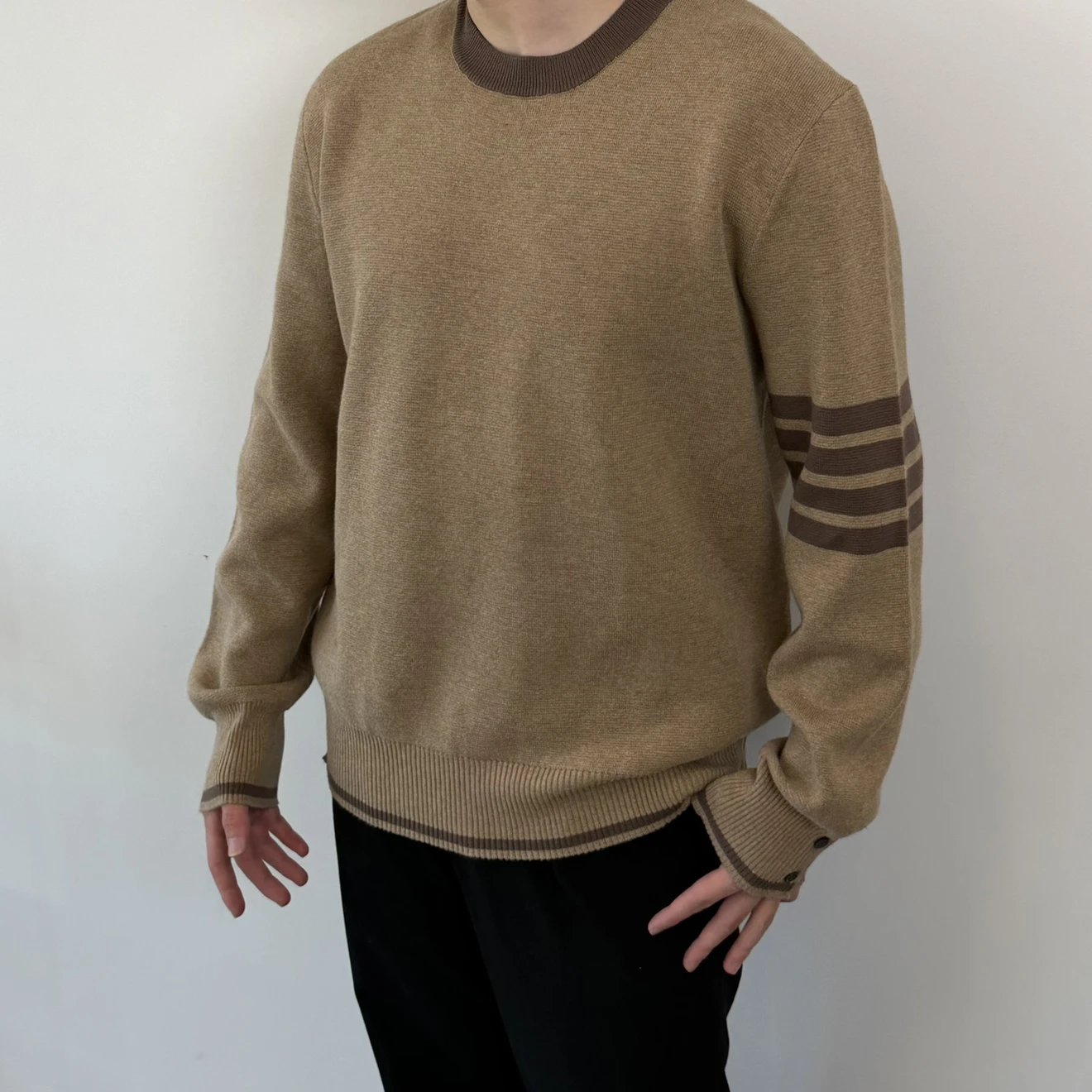 RD-C371 · Contrast-Trim Crewneck Sweater showcase view 6