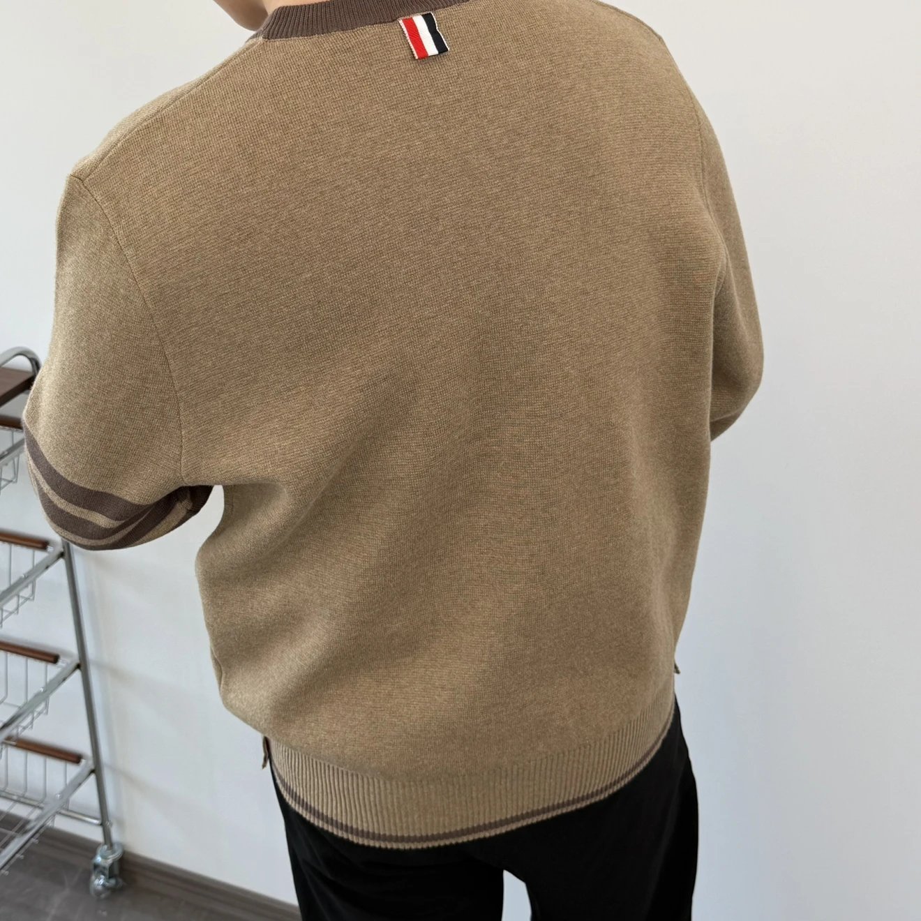 RD-C371 · Contrast-Trim Crewneck Sweater showcase view 7