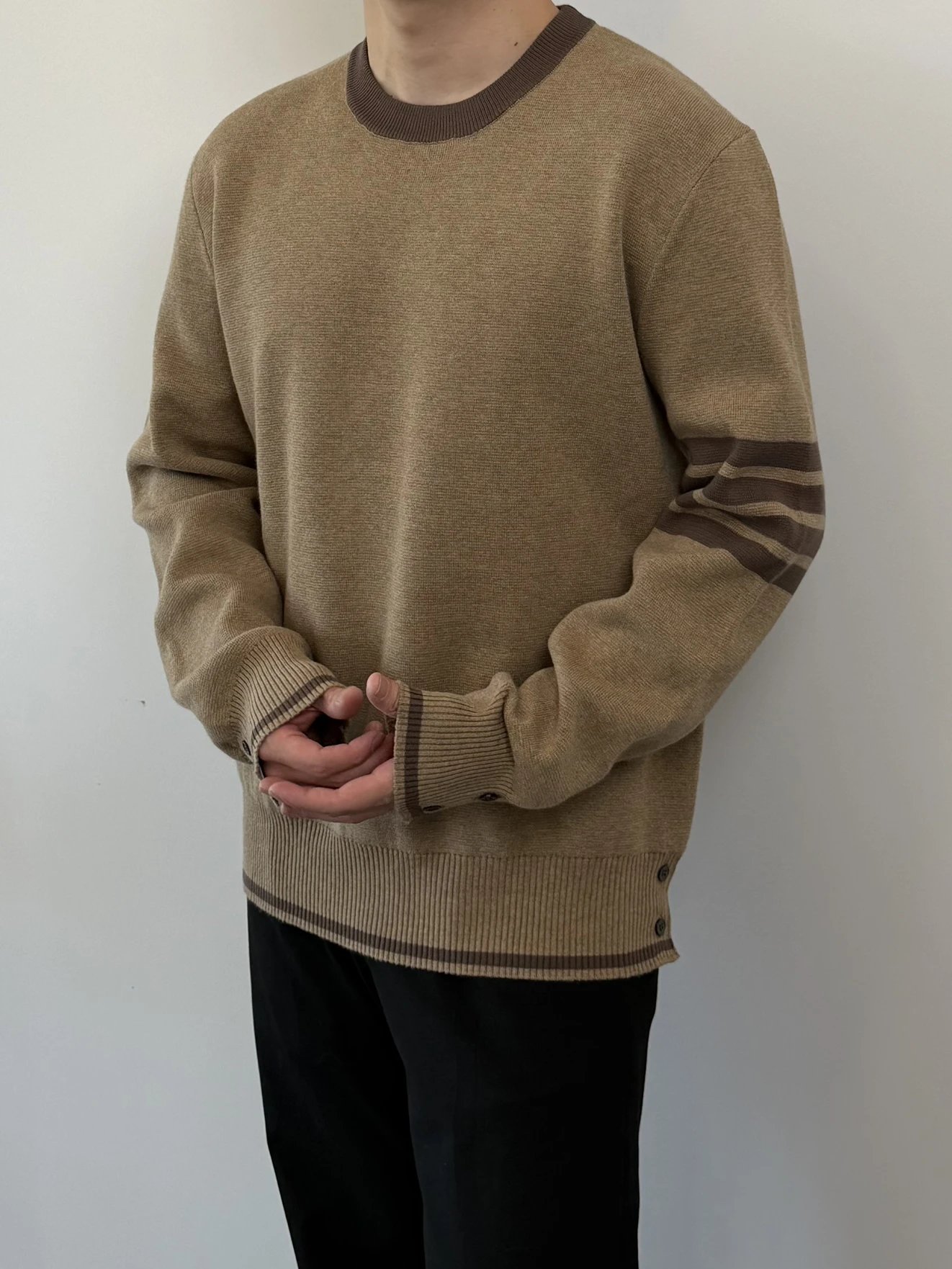 RD-C371 · Contrast-Trim Crewneck Sweater showcase view 9