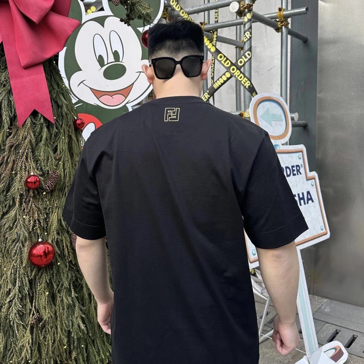 RD-C158 · Gold Logo Relaxed-Fit T-Shirt showcase view 1