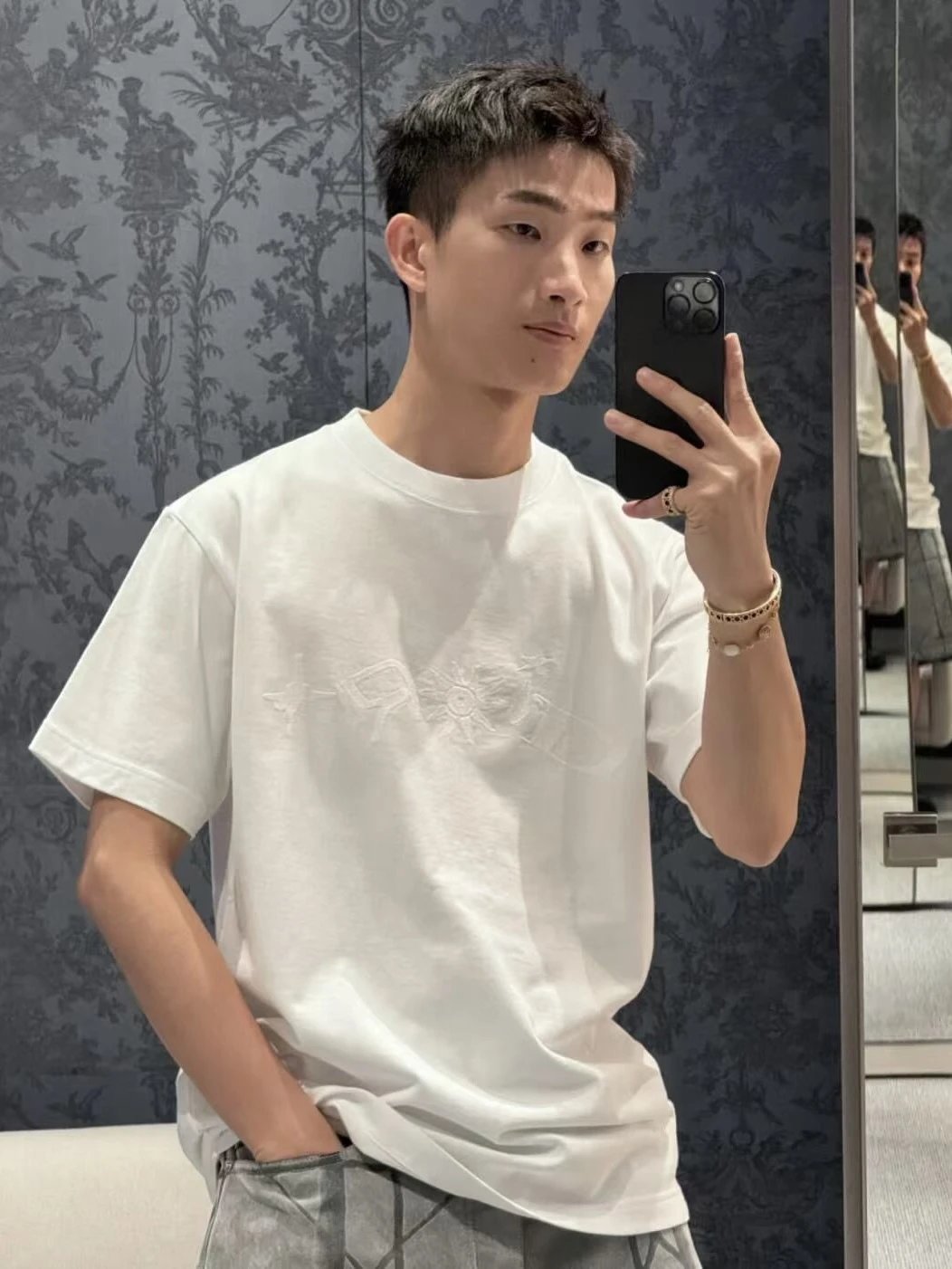 RD-C160 · Embroidered T-Shirt showcase view 3