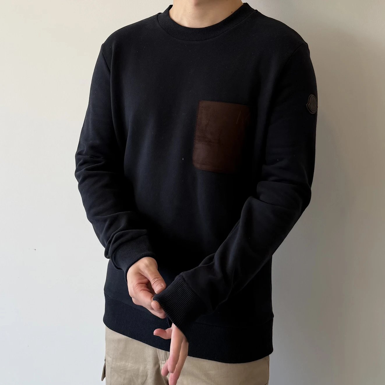 RD-C267 · Navy Suede-Pocket Crewneck Sweatshirt showcase view 4
