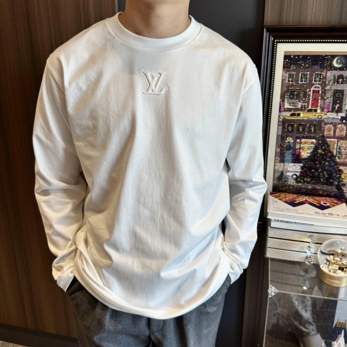 RD-C398 · Embossed Logo Crewneck Long-Sleeve T-Shirt showcase view 1