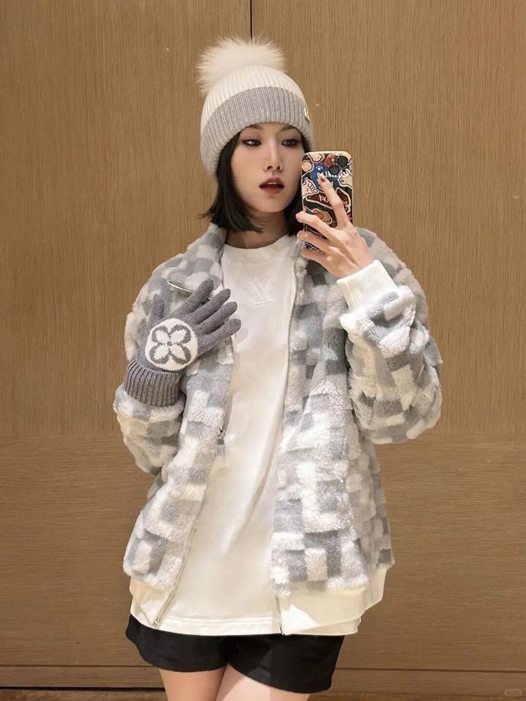 RD-C398 · Embossed Logo Crewneck Long-Sleeve T-Shirt showcase view 3