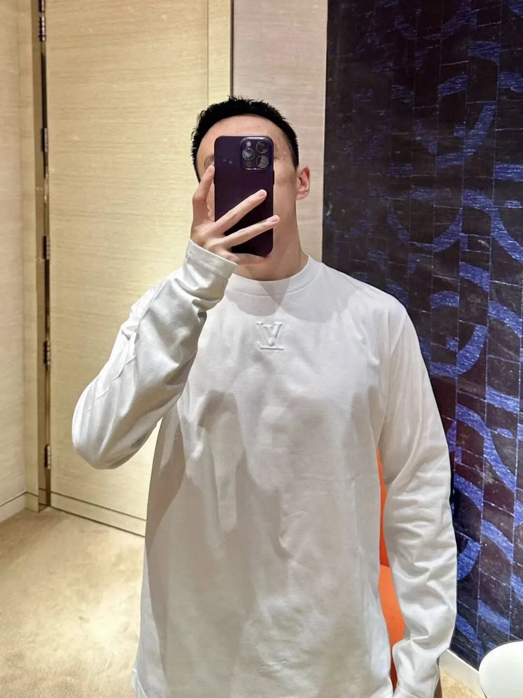 RD-C398 · Embossed Logo Crewneck Long-Sleeve T-Shirt showcase view 4