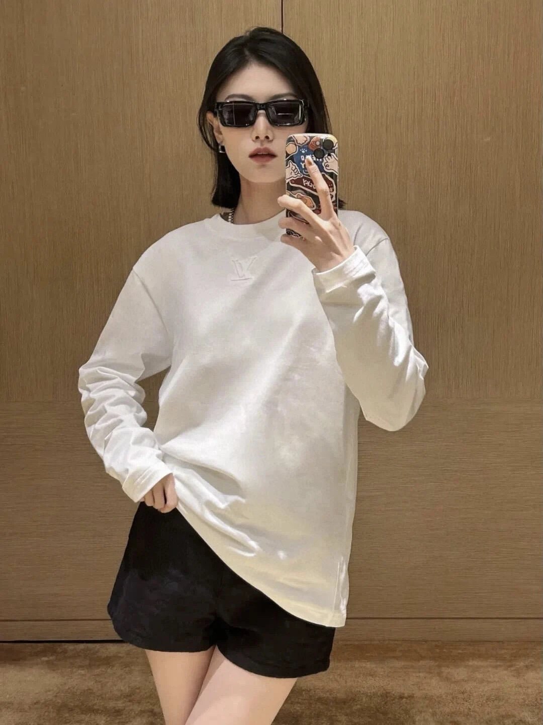 RD-C398 · Embossed Logo Crewneck Long-Sleeve T-Shirt showcase view 6