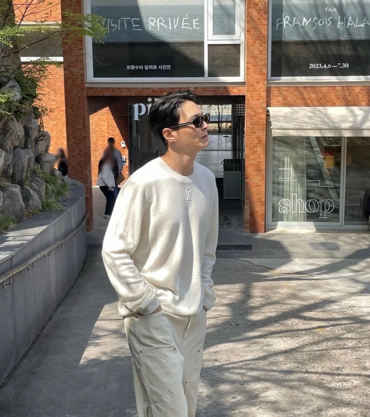 RD-C398 · Embossed Logo Crewneck Long-Sleeve T-Shirt showcase view 8