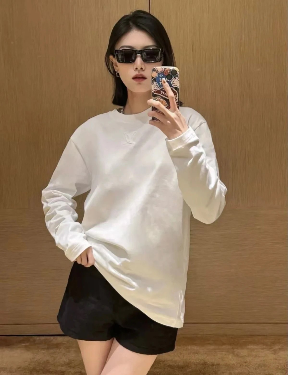 RD-C398 · Embossed Logo Crewneck Long-Sleeve T-Shirt showcase view 9
