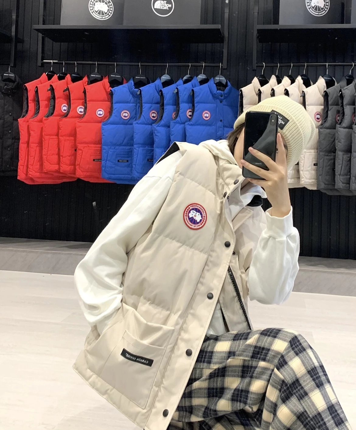 RD-C322 · Solid-Color Logo-Patch Puffer Vest showcase view 1
