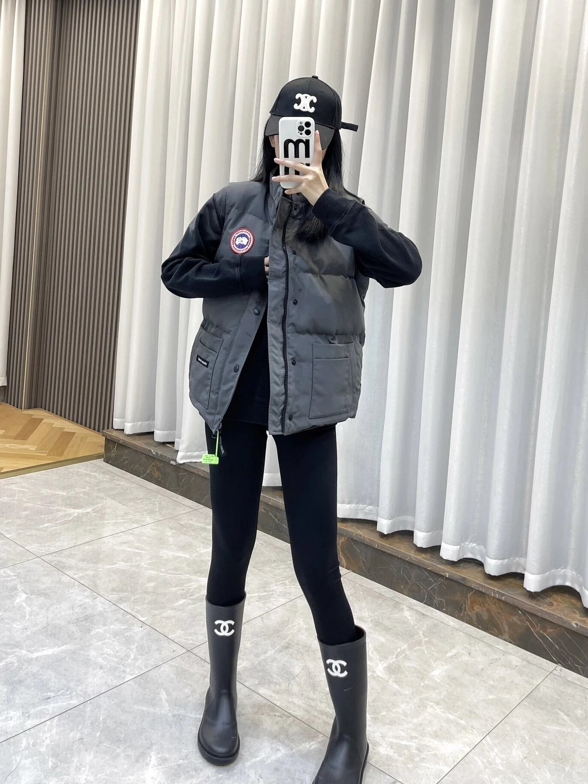 RD-C322 · Solid-Color Logo-Patch Puffer Vest showcase view 4