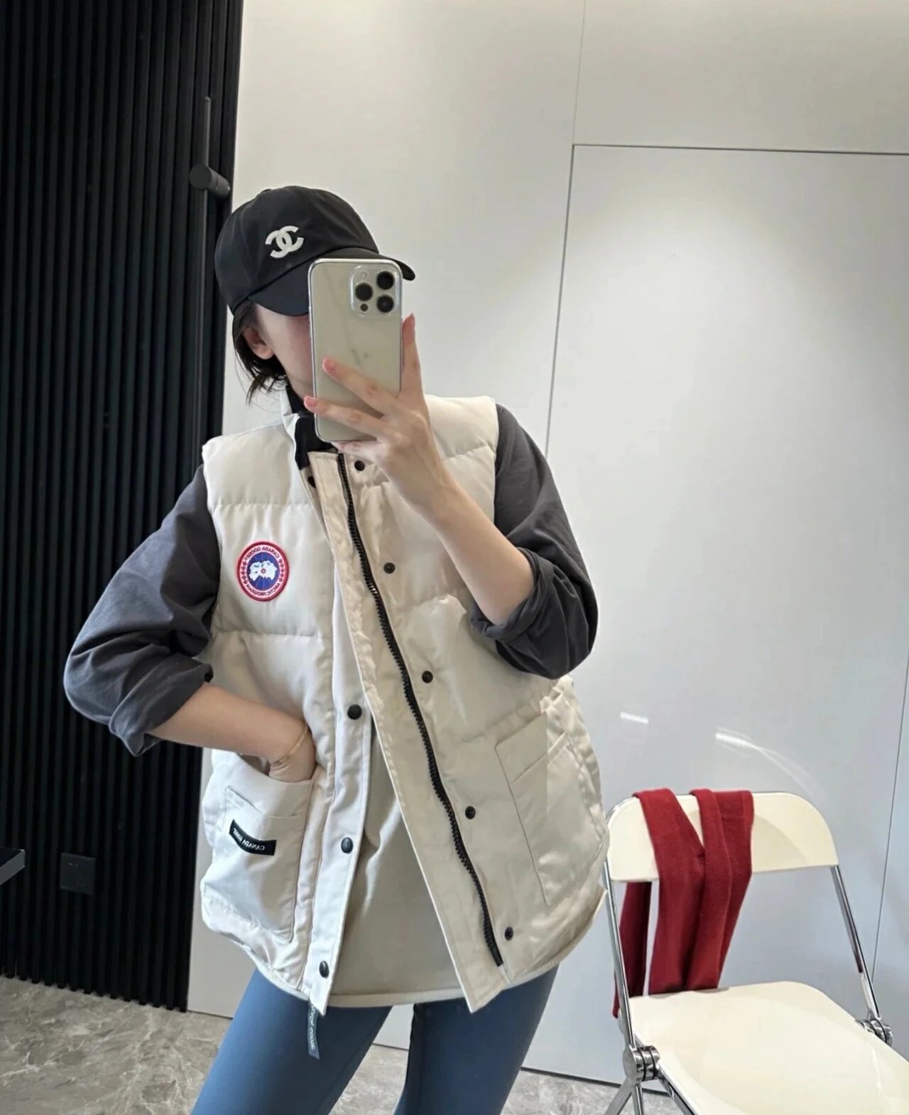 RD-C322 · Solid-Color Logo-Patch Puffer Vest showcase view 5