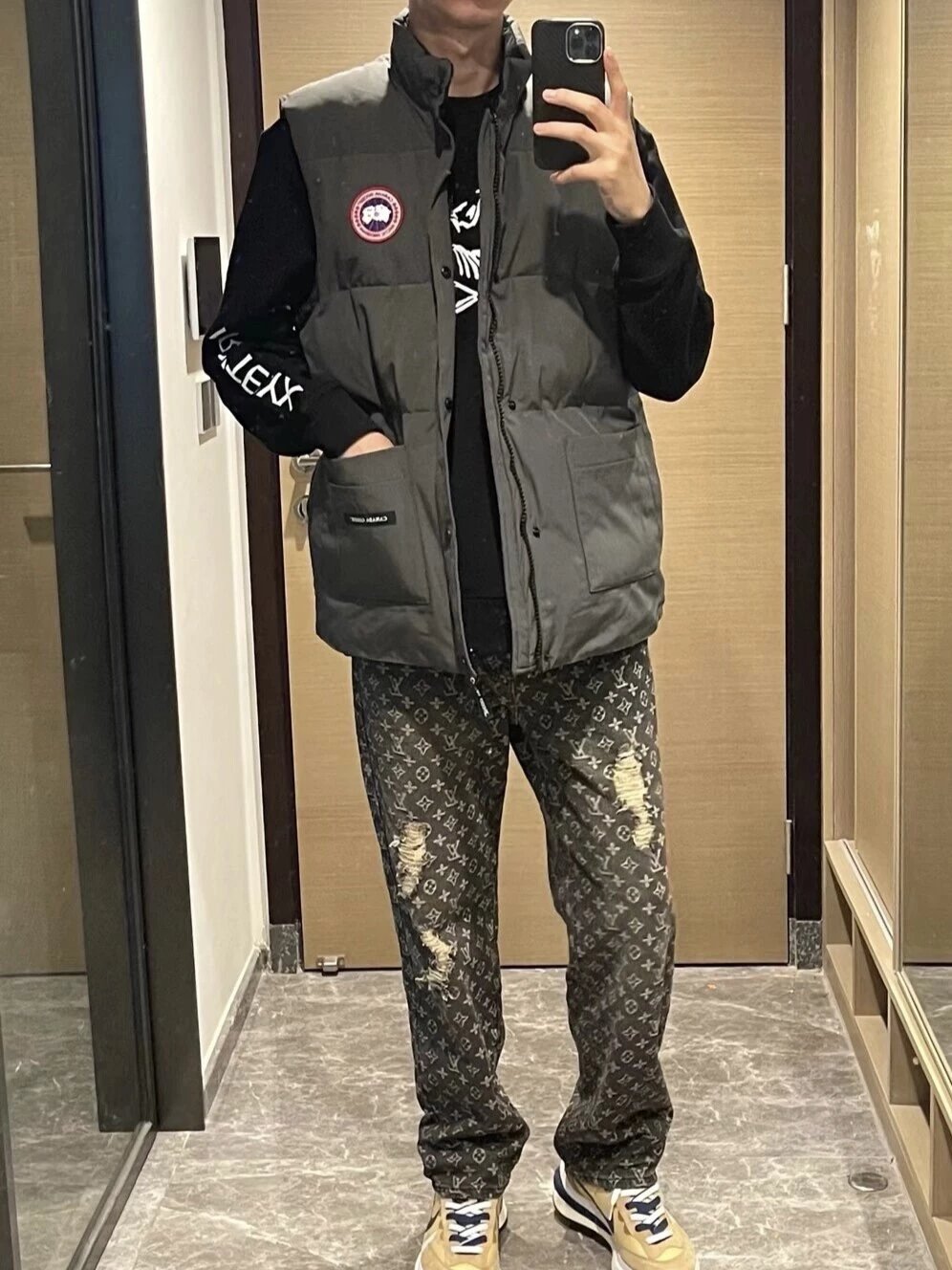 RD-C322 · Solid-Color Logo-Patch Puffer Vest showcase view 11