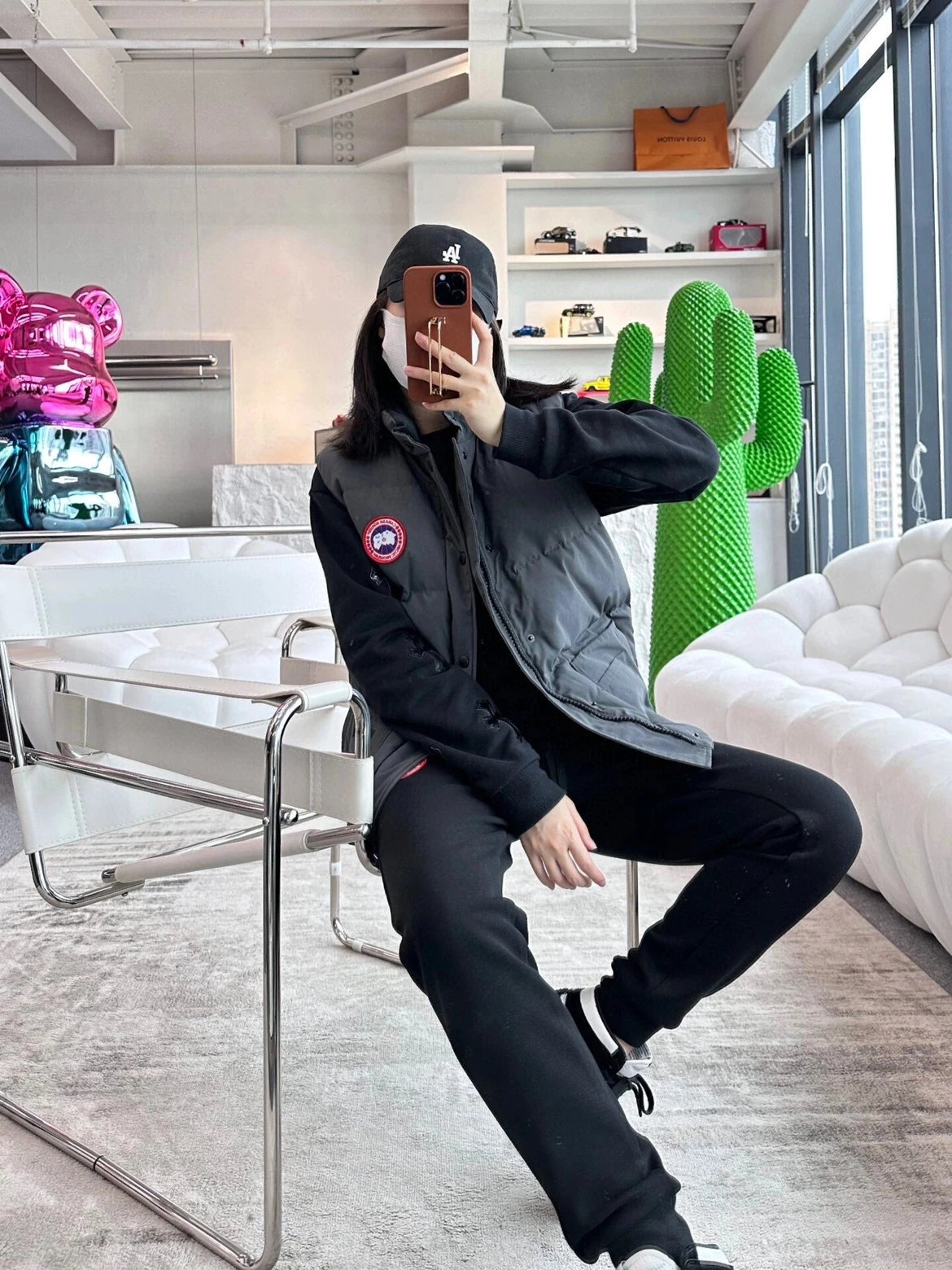 RD-C322 · Solid-Color Logo-Patch Puffer Vest showcase view 15