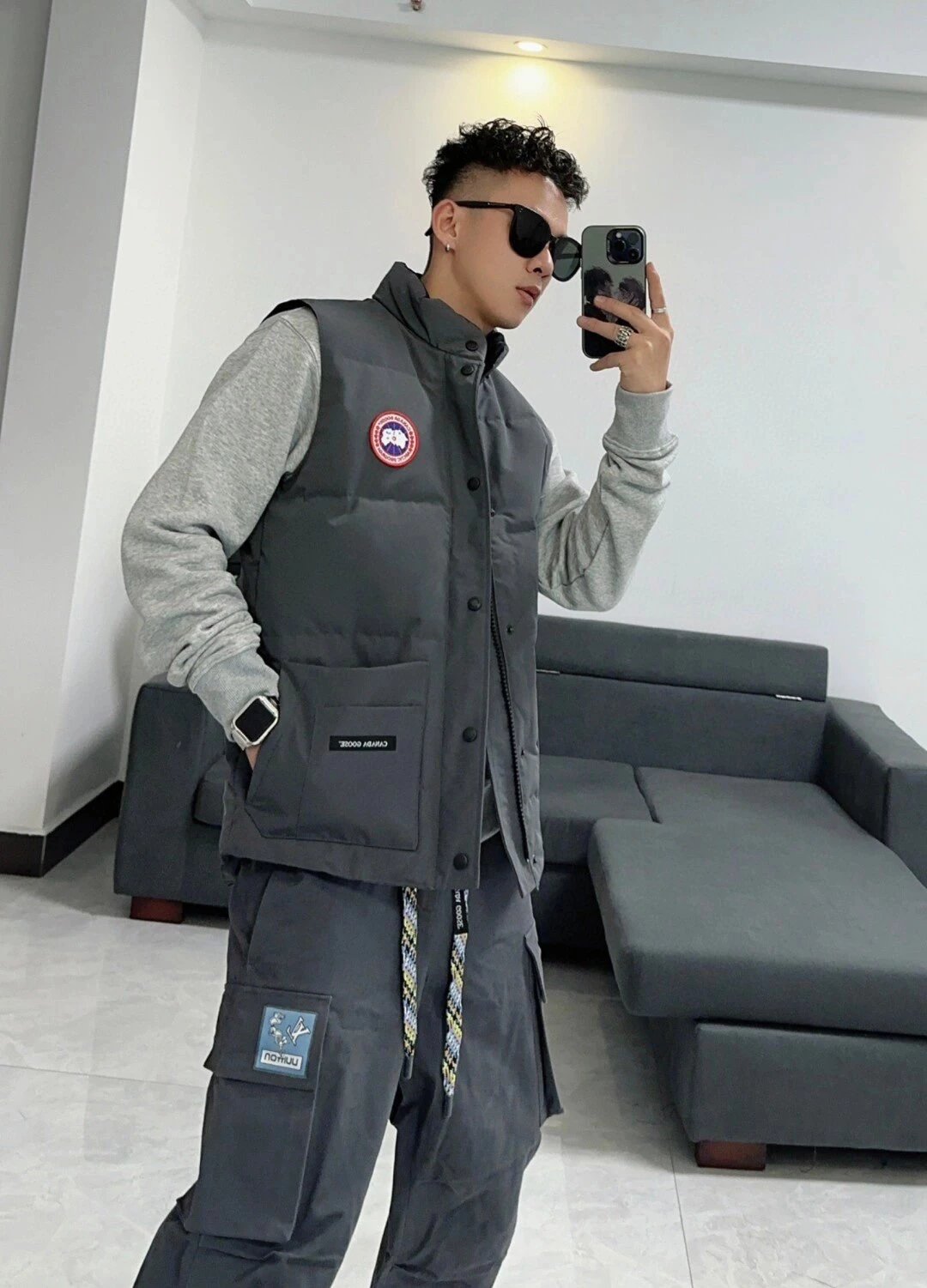 RD-C322 · Solid-Color Logo-Patch Puffer Vest showcase view 17