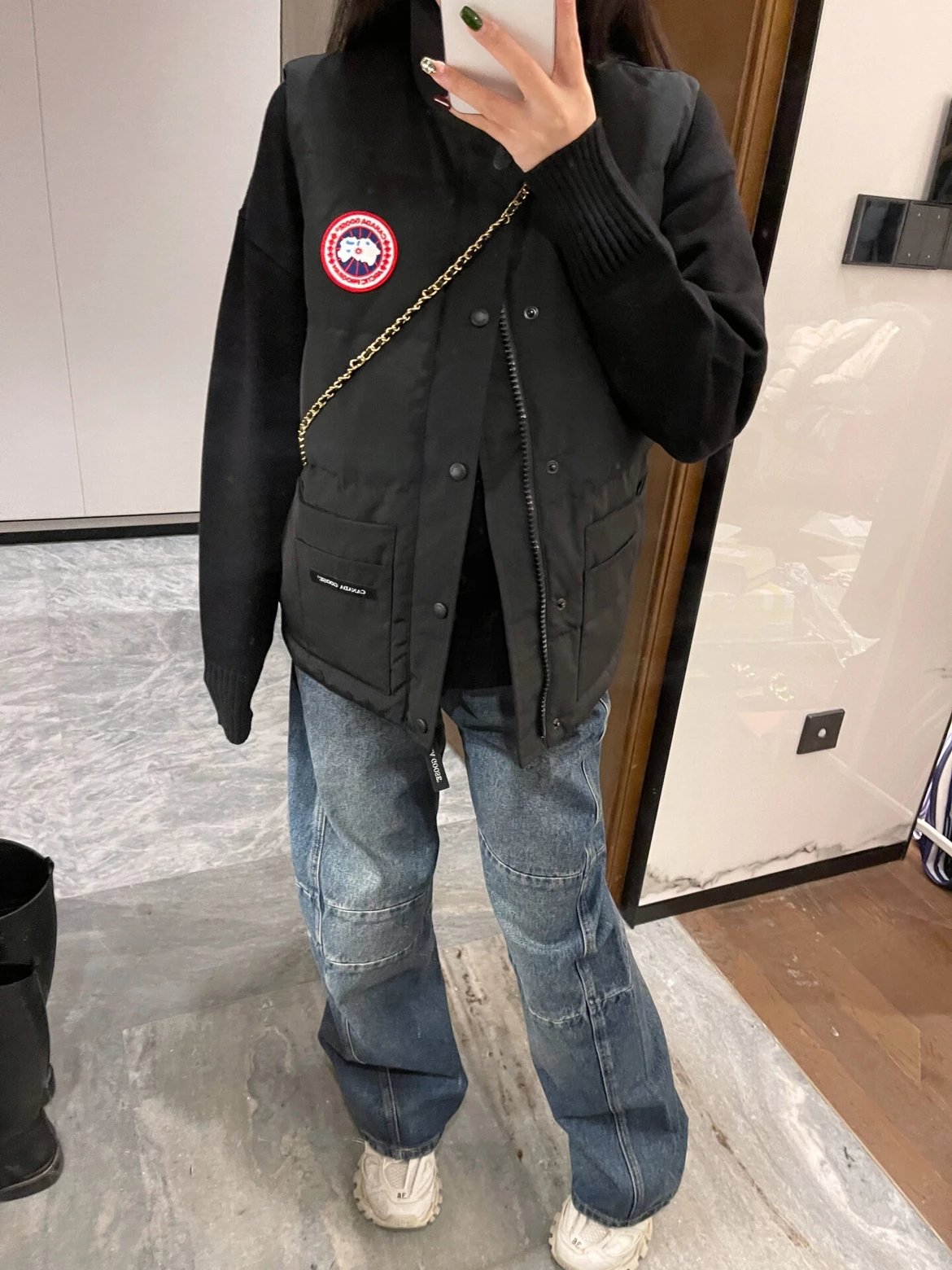 RD-C322 · Solid-Color Logo-Patch Puffer Vest showcase view 20